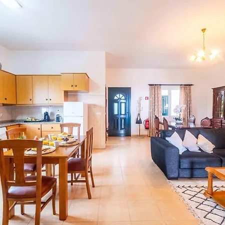 Estrelicia Garden Holiday home *
